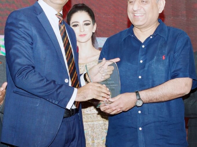 Pearl Marketing CEO Zaheer Babar award